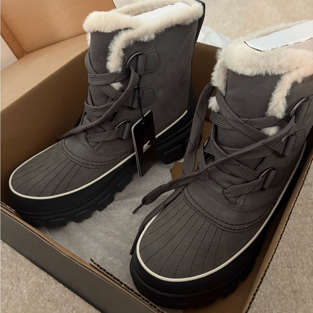 NEW IN BOX - SOREL Women's Tivoli V Waterproof Boot - Quarry, Grill - 9 - Picture 2 of 4